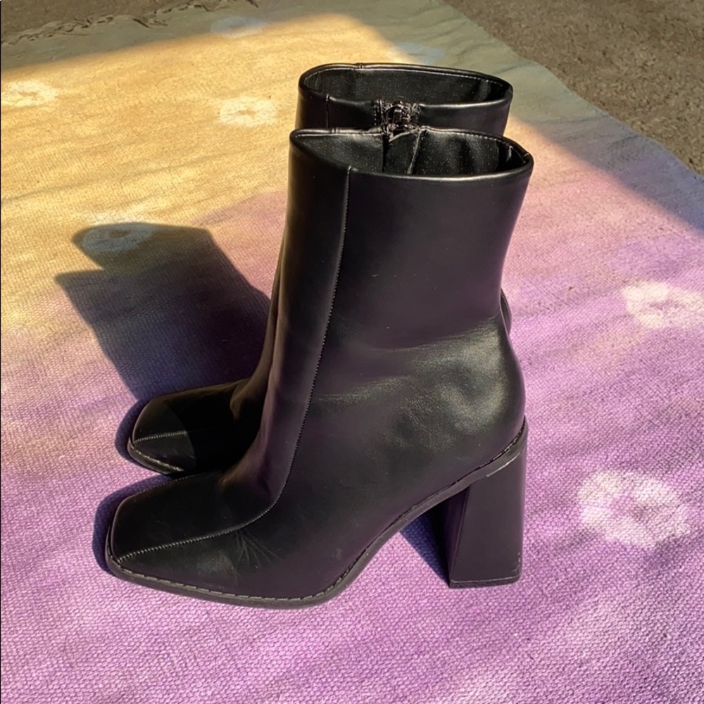 🌙PrettyLittleThing black heeled boots